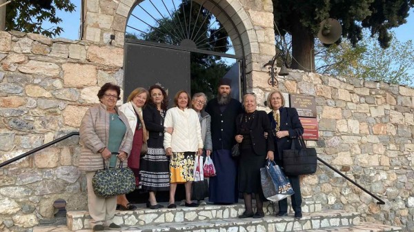 ΜΟΝΗ ΑΡΜΑ: Ο π. Χριστόφορος ενθουσίασε τις κυρίες του Λυκείου Ελληνίδων Χαλκίδας
