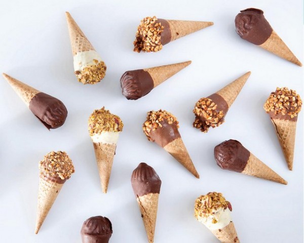 Ανήλικοι έκλεψαν δεκάδες παγωτά από περίπτερο για να τα πουλήσουν σε πάρτι