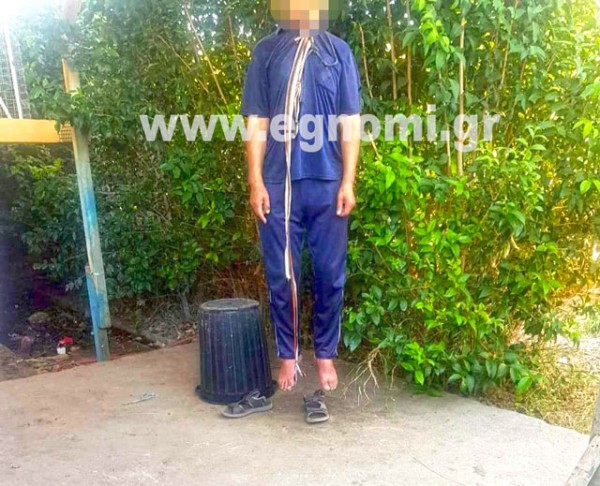 Μετανάστης κρεμάστηκε σε δέντρο στο Hot Spot Οινοφύτων (ΦΩΤΟ)