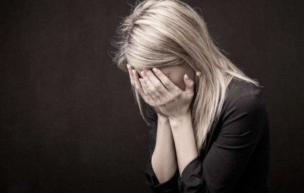 Πατέρας έβαλε κρυφή κάμερα στο μπάνιο και έβλεπε γυμνή την 15χρονη κόρη του