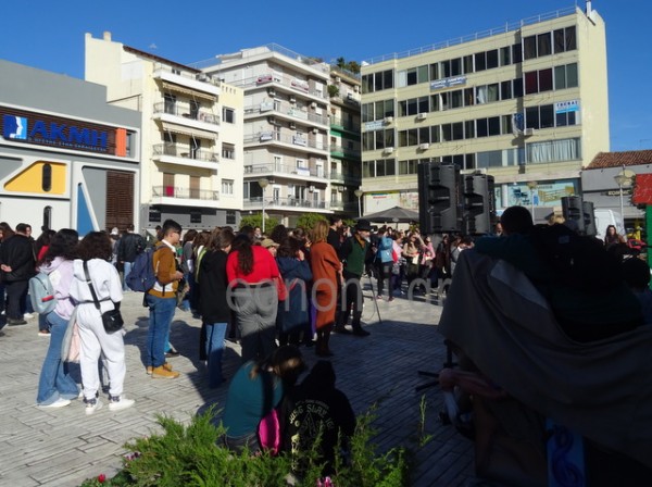 ΧΑΛΚΙΔΑ ΠΑΓΚΟΣΜΙΑ ΗΜΕΡΑ ΑΤΟΜΩΝ ΜΕ ΑΝΑΠΗΡΙΑ: Η πλατεία γέμισε μελωδίες και παιδικές φωνές (VIDEO)