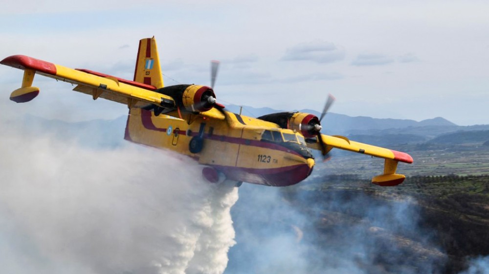 ΦΩΤΙΑ ΚΑΡΥΣΤΟΣ: Επεσε canadair κατά τη διάρκεια της κατάσβεσης! (VIDEO)