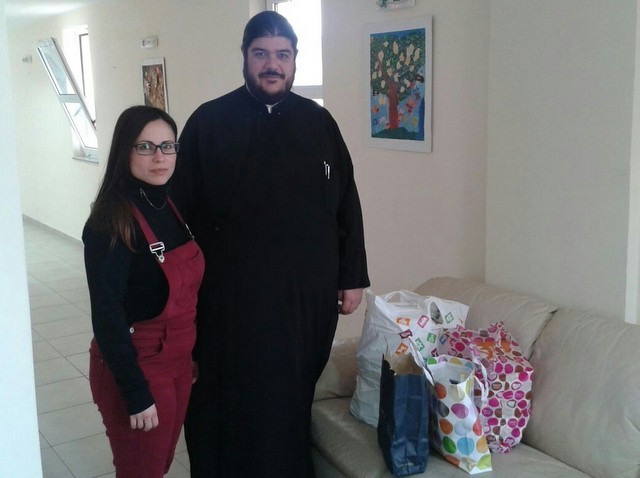 Δώρισε τα φάρμακα στη Μητρόπολη για να μην πάνε ...χαμένα