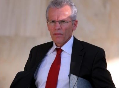 Ο Πεπόνης ξεσκεπάζει υπόθεση με φακελάκια στα νεκροτομεία