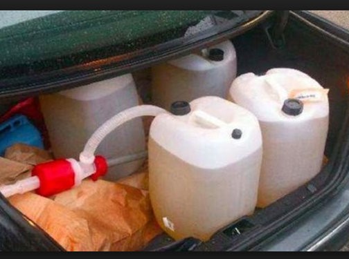 ΟΙΝΟΦΥΤΑ: Δύο άτομα έκλεβαν βενζίνη από αυτοκίνητο