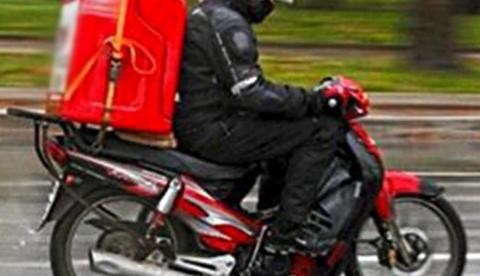 Αρπαξε από ντελιβερά το μηχανάκι, το κινητό και τις εισπράξεις