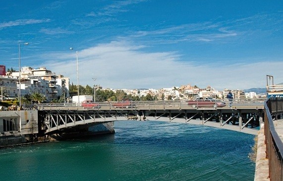 ΧΑΛΚΙΔΑ: Αυτοκίνητο παρέσυρε 59χρονη γυναίκα πάνω στην παλιά γέφυρα του Ευρίπου