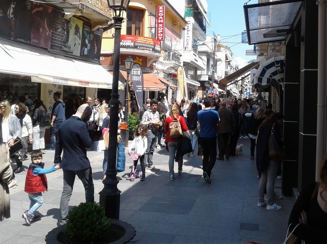Ο καιρός σύμμαχος των εμπόρων και καταστηματαρχών της Χαλκίδας