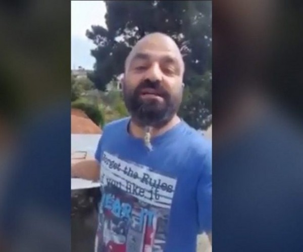 ΚΗΡΙΝΘΟΣ-ΕΥΒΟΙΑ: Ψήνει στην αυλή του και ...αποθεώνει τον Μητσοτάκη (VIDEO)