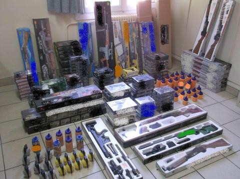 Πουλούσαν παράνομα αεροβόλα όπλα στο παζάρι