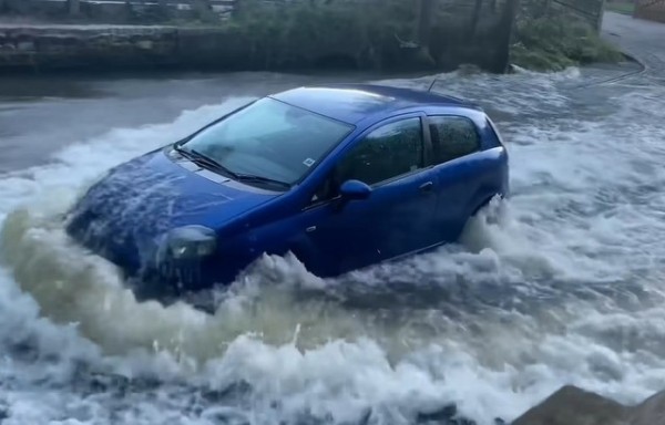 ΕΥΒΟΙΑ- ΣΤΕΡΕΑ: Μην διασχίζετε χειμάρρους, ποτάμια και δρόμους που έχουν πλημμυρίσει