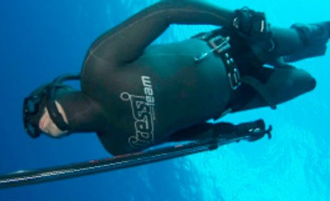 Θρήνος στο Αλιβέρι για τον ψαροντουφεκά