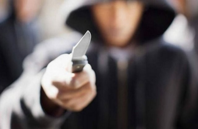 Μαχαίρωσαν 14χρονο για να του πάρουν το κινητό (VIDEO)