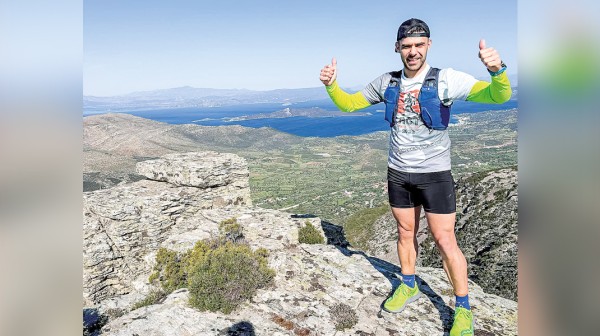 ΚΑΡΥΣΤΙΑ: Ο Λευτέρης Μητροπέτρος αναδεικνύει τοπόσημα μέσα από το τρέξιμο