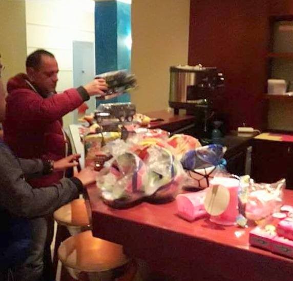 ΑΜΑΡΥΝΘΟΣ: Δώρα στους μικρούς πρόσφυγες