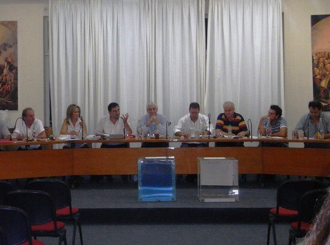 Συνεδριάζει με 14 θέματα για συζήτηση