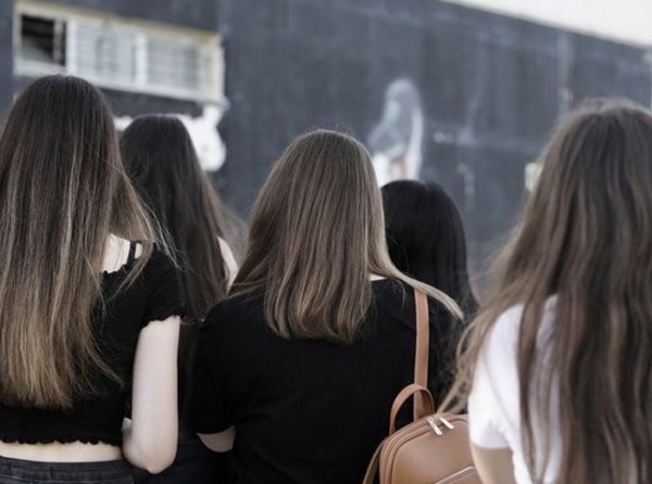 Τρεις μαθήτριες κατήγγειλαν καθηγητή τους για σεξουαλική παρενόχληση στη διάρκεια εκδρομής