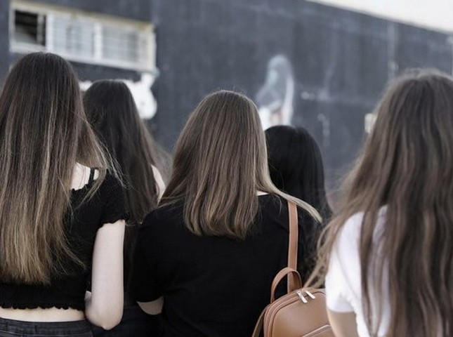 Τρεις μαθήτριες κατήγγειλαν καθηγητή τους για σεξουαλική παρενόχληση στη διάρκεια εκδρομής