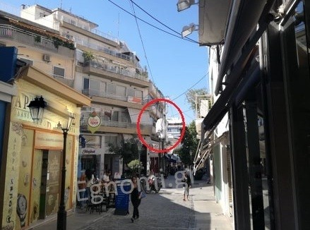 ΟΔΟΣ ΚΡΙΕΖΩΤΟΥ - ΧΑΛΚΙΔΑ: Το πάπλωμα ... αναπαύεται στα καλώδια της ΔΕΗ