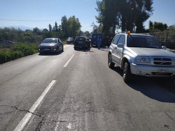 ΔΡΟΜΟΣ ΕΡΕΤΡΙΑ-ΑΜΑΡΥΝΘΟΣ: Όχημα άρχισε να βγάζει καπνούς εν κινήσει