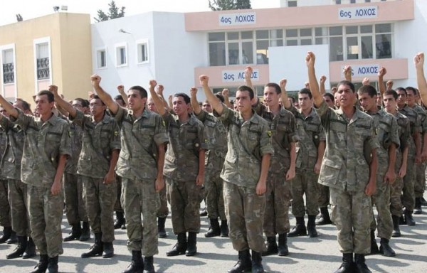 Η κυβέρνηση μελετά αύξηση της θητείας