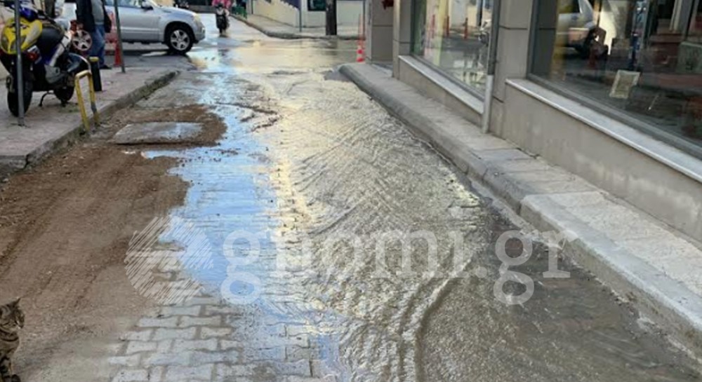 ΧΑΛΚΙΔΑ: Πλημμύρισε η οδός Κουκούλη