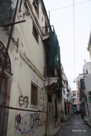 Βρέχει μάρμαρα στην οδό Σαλονικιού