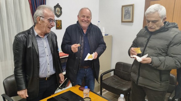 ΦΑΡΟΣ ΑΥΛΙΔΑΣ: Τυχερός ο αντιδήμαρχος Λευτέρης Λειβαδίτης στην κοπή της πίτας - Σαρώνει φέτος τα φλουριά