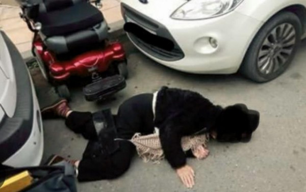 Αντε μαλ@κ@ τελείωνε ...φώναξε οδηγός σε ΑμΕΑ που έπεσε στο οδόστρωμα από το αμαξίδιό του