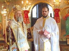 Ανέλαβε εφημέριος χωρίς μισθό ο π. Ιωάννης Μάνος