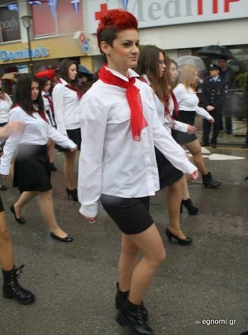 Μαλλί και φουλάρι ασορτί στο χρώμα