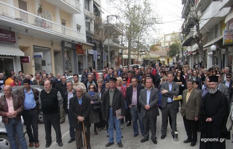 Οι Θηβαίοι βγήκαν στο δρόμο για να διαμαρτυρηθούν