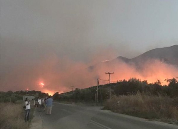 Κάηκαν σπίτια από την πυρκαγιά στην Μάνη