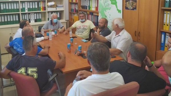 ΒΟΡΕΙΑ ΕΥΒΟΙΑ: Ο Βαγγέλης Αποστόλου συναντήθηκε με τους παραγωγούς σύκων