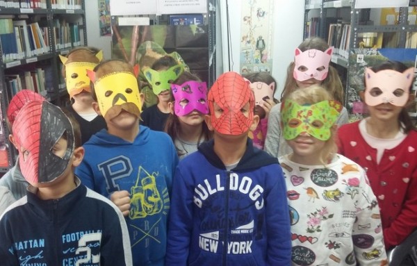 Άρωμα Αποκριών στην Δημοτική Βιβλιοθήκη Καθενών