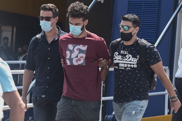 ΦΟΛΕΓΑΝΔΡΟΣ ΔΟΛΟΦΟΝΙΑ ΓΑΡΥΦΑΛΛΙΑΣ: Στις φυλακές Κορυδαλλού οδηγήθηκε ο 30χρονος δράστης (VIDEO)