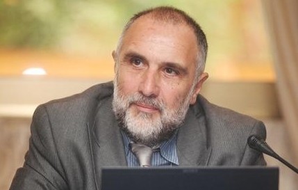 Με το φόβο ότι θα τα ... ακoύσει