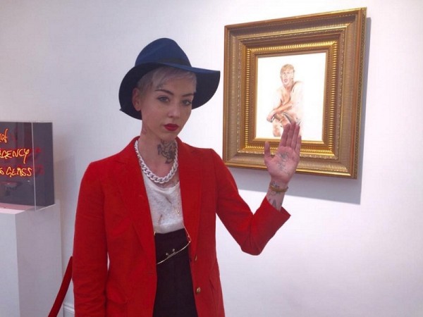 Εφαγε μπουνιά γιατί ζωγράφισε τον Τραμπ με μικρό μόριο