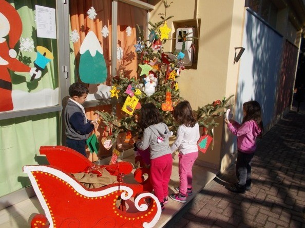 Έφτιαξαν ευχόδεντρο στο 16ο Νηπιαγωγείο Χαλκίδας
