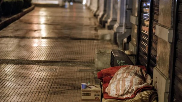 Άστεγος σκότωσε ...άστεγο - Διέφυγε στο εξωτερικό ο δράστης