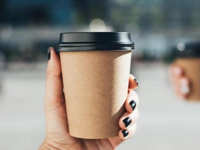 Ακριβότερος ο καφές στο χέρι από την Πρωτοχρονιά