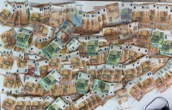 Έπιασαν το δράστη ληστείας σε βενζινάδικο με 25.440 ευρώ στην κατοχή του (φωτό)