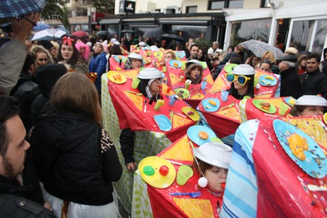 Χόρεψε και η βροχή στο Καρναβάλι της Χαλκίδας