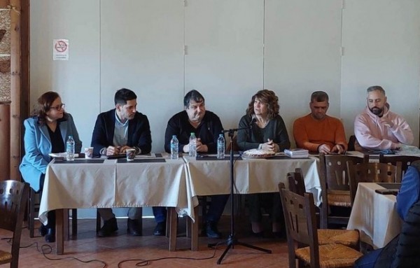 ΑΥΛΩΝΑΡΙ: Ο δρόμος στο Στόμιο Οξυλίθου μονοπώλησε το ενδιαφέρον σε εκδήλωση των εμπόρων