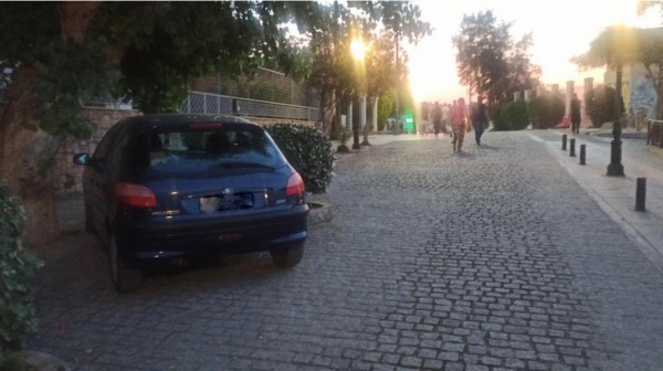 ΧΑΛΚΙΔΑ: Παρκάρισμα για ...βραβείο το Σαββατόβραδο στον πεζόδρομο της Σουβάλας