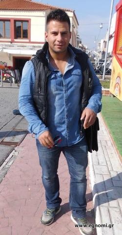 Φόρεσε μονόπετρο στην αγαπημένη του