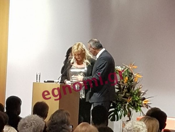 Ο Μαυραγάνης βράβευσε την Μιμή Λιάνη-Παπανδρέου