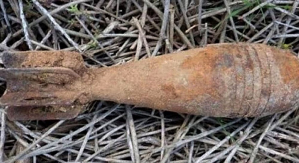 ΜΠΟΥΡΝΩΝΤΑΣ ΔΡΟΣΙΑΣ: Πήγε για μπάνιο και βρήκε μία οβίδα στο βυθό!