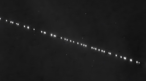 Οι δορυφόροι του Ελον Μασκ ορατοί από τα Πολιτικά