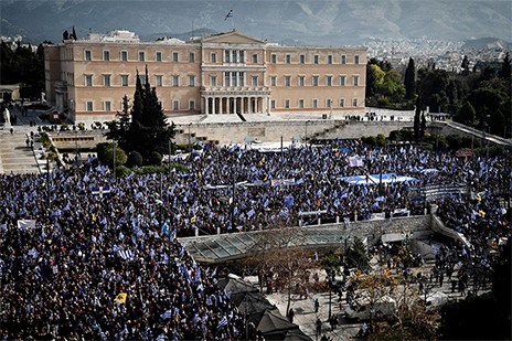 ΣΥΓΚΛΟΝΙΣΤΙΚΟ: Εκατοντάδες χιλιάδες βούλιαξαν την πλατεία Συντάγματος